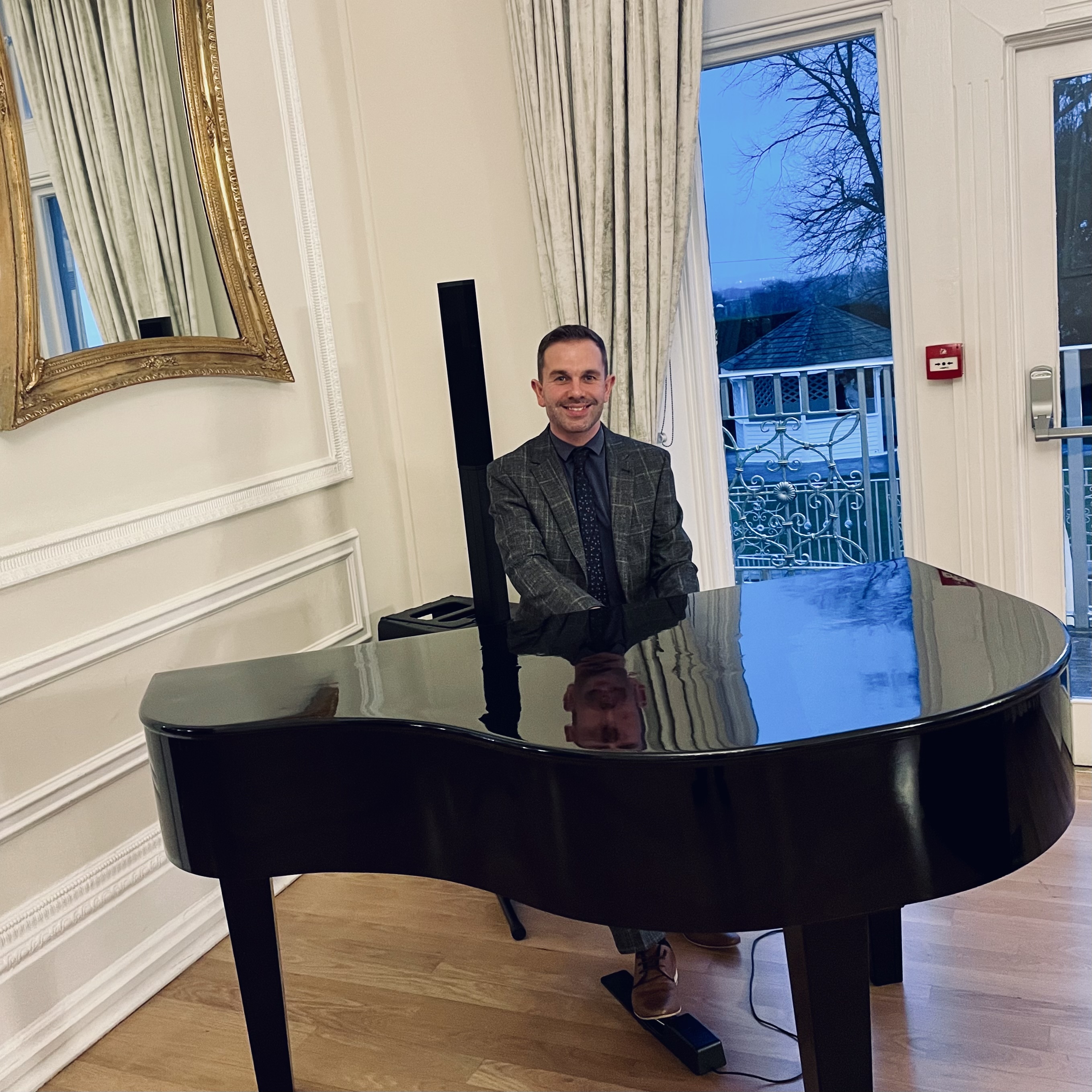 West Tower wedding pianist Craig Smith's performs on a black baby grand piano for a wedding ceremony